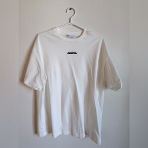 NWT Zara Men’s Cream Graphic Tee. Size M.